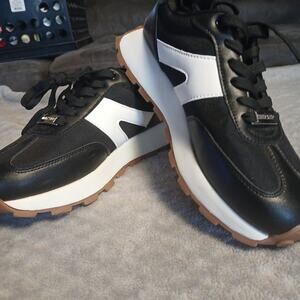 Lucky Step Air Cooled Womens Reto Chunky Sneakers / Casual Walking Shoe Size 9